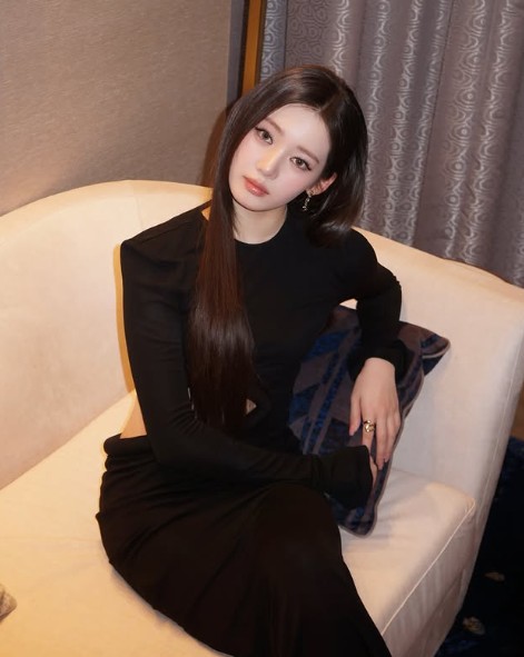 YG 19살 베이비몬스터 로라