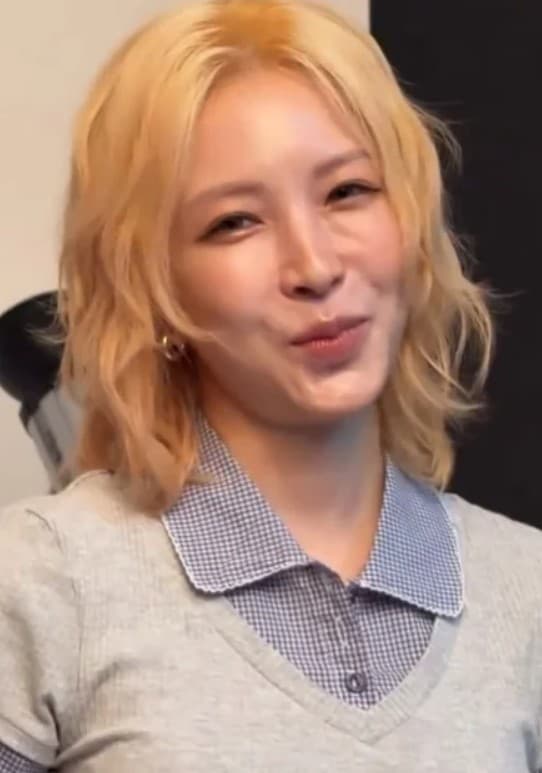 보아 금발 변신