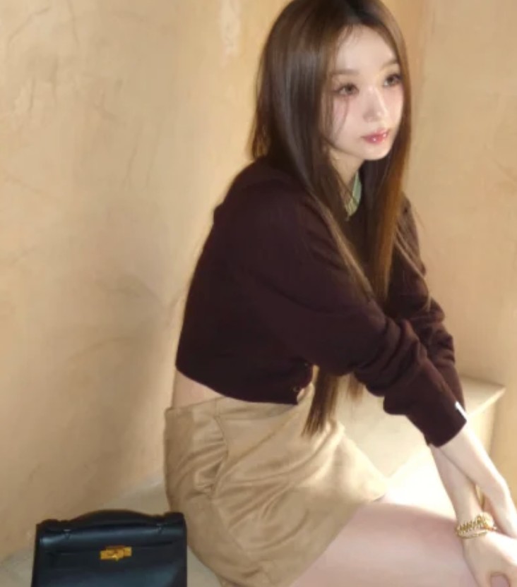 강민경 봄맞이 긴머리 변신
